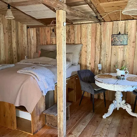 Casa de Férias Glamping With Hot Tub